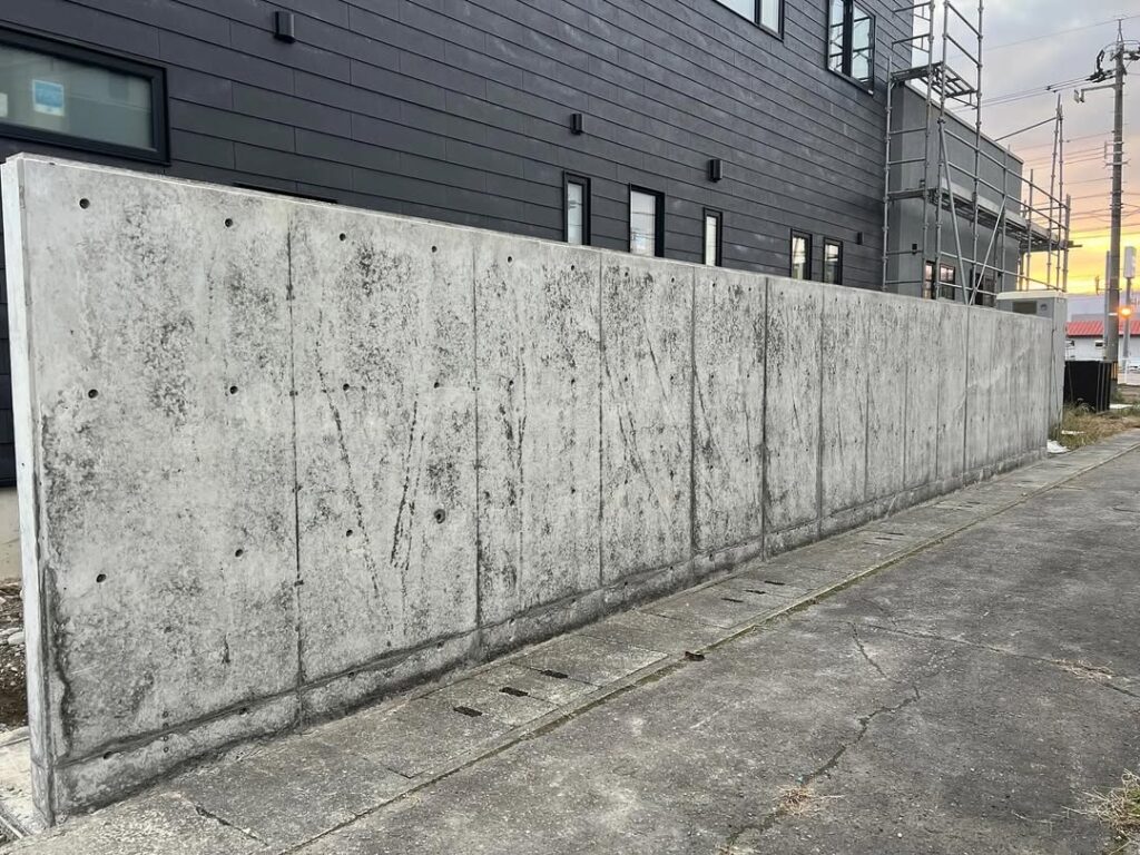越前市M様邸の完成したコンクリート擁壁外観